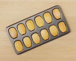 Maxwell and Williams BakerMaker Non-Stick 12 Cup Madeleine Pan